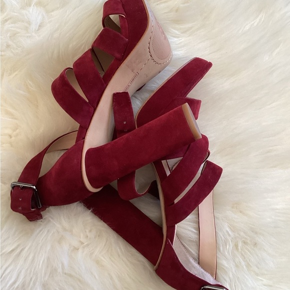 Vince Camuto Suede Platforms Sandals, Size 7/37. - Picture 9 of 13